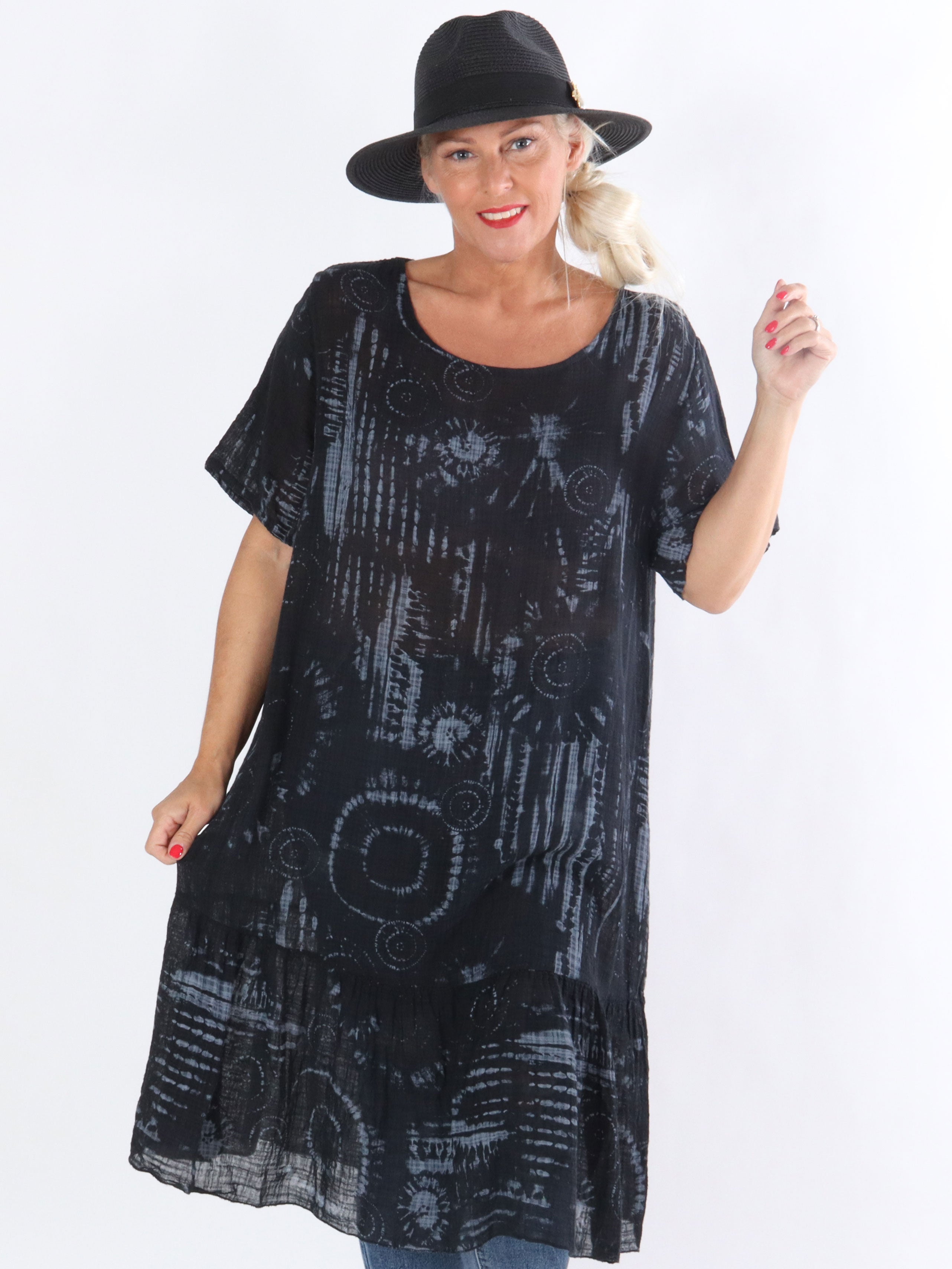 Aia - Lang kjole med lille flæsekant i bunden